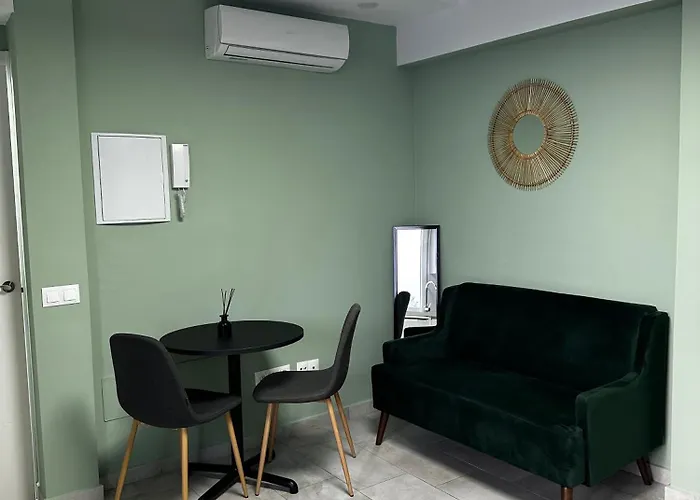 Lovely With Terrace شقة